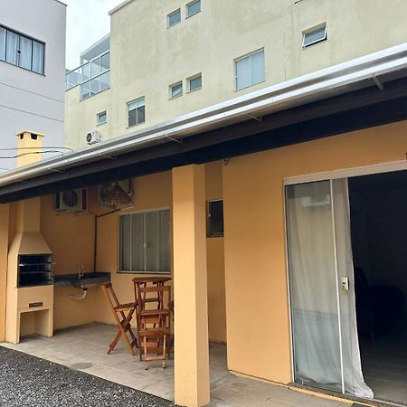 Villa Casa Entre Dois Mares - Casa Laranja Bombinhas Esterno foto